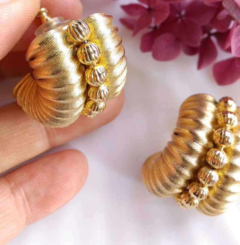 Vintage Jewelry 西洋古董飾品 金色調 細緻啞光彎管 針式耳環