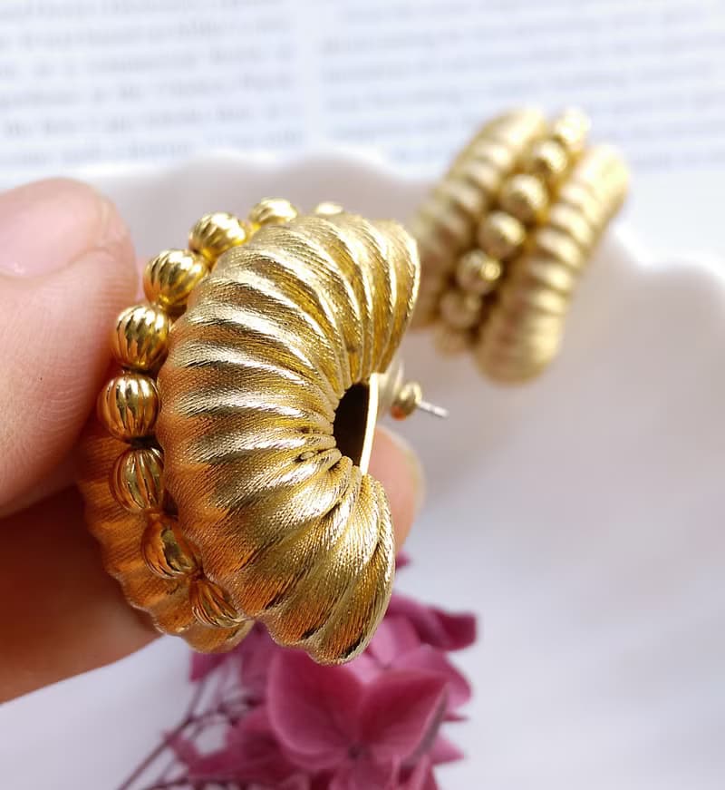 Vintage Jewelry 西洋古董飾品 金色調 細緻啞光彎管 針式耳環