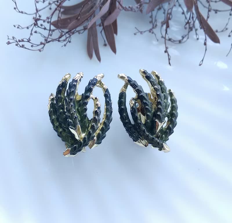 【西洋古董飾品 】針葉 立體 花形爪 個性  夾式耳環