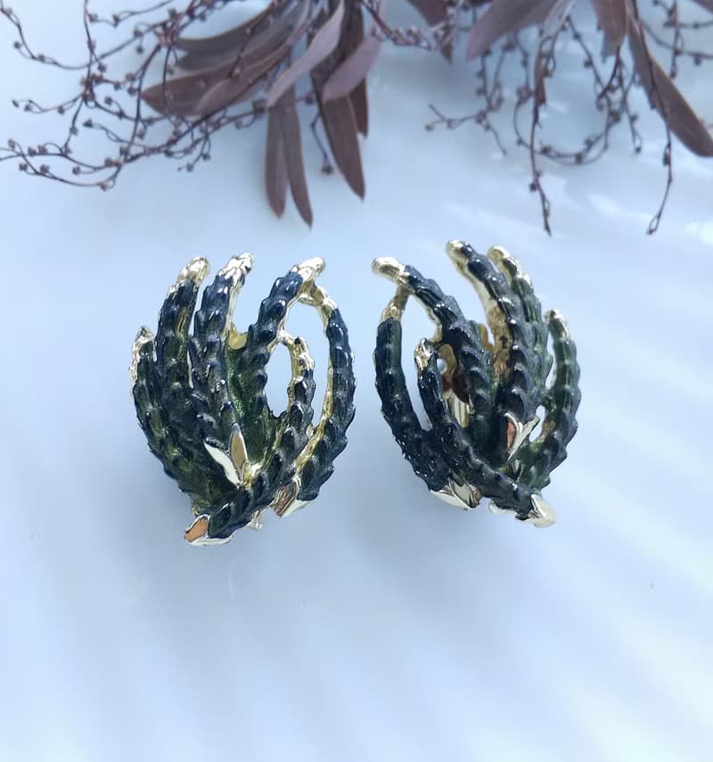 【西洋古董飾品 】針葉 立體 花形爪 個性  夾式耳環