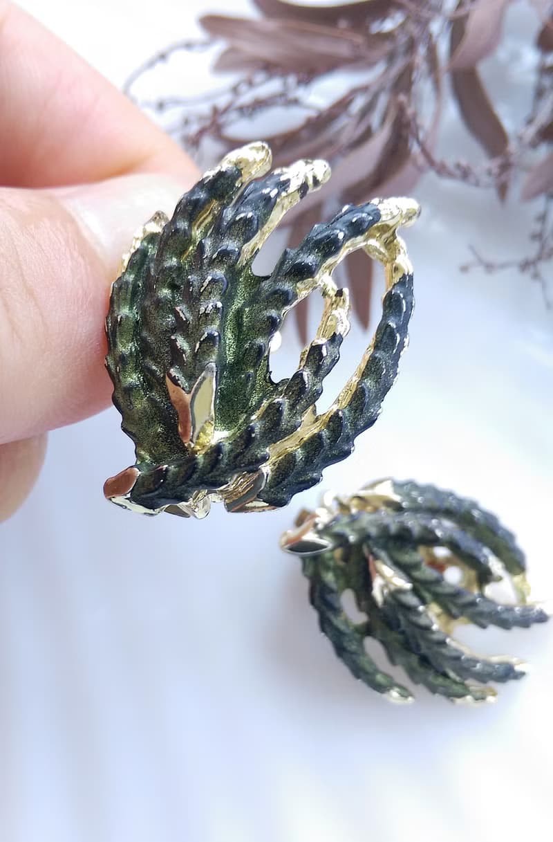 【西洋古董飾品 】針葉 立體 花形爪 個性  夾式耳環