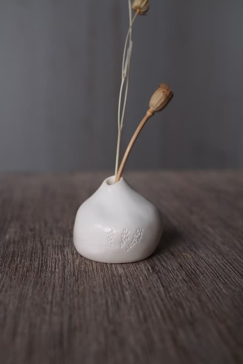 白瓷小花器 / 陶瓷花瓶