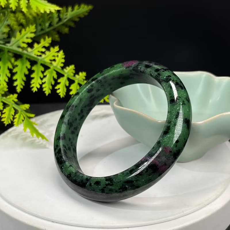 精美 紅綠寶手鐲 59MM 玉化星光 紅寶石黝簾石手環 增強個人氣勢
