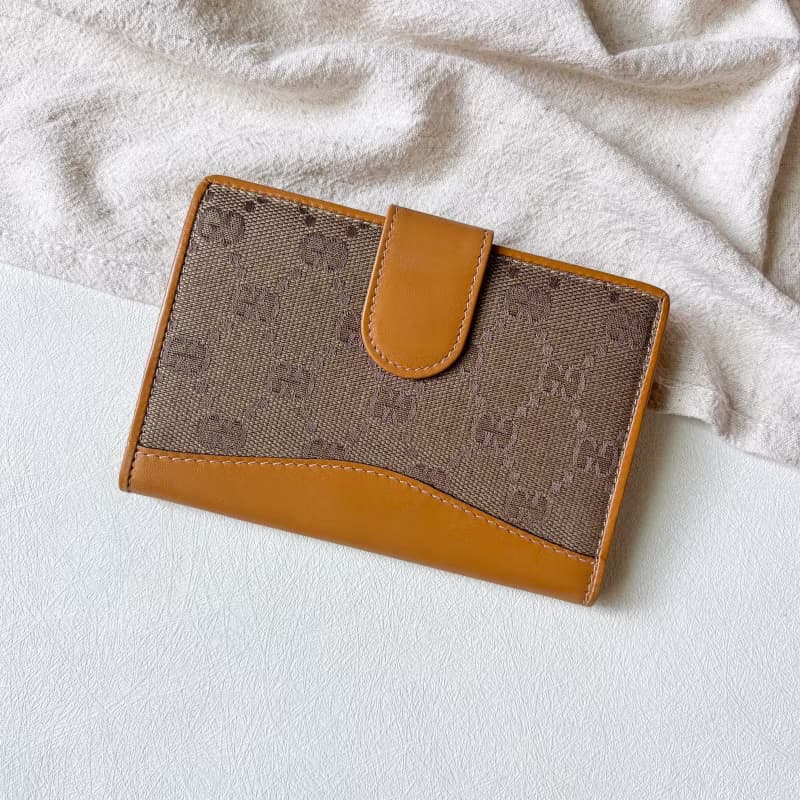 Vintage Gucci 老花帆布口金中夾
