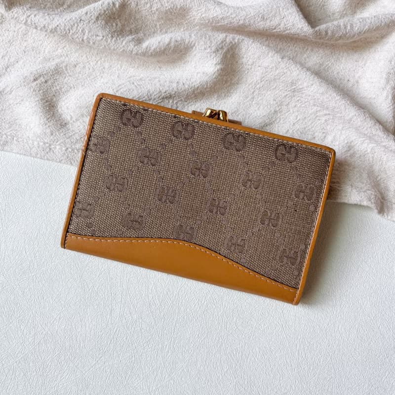 Vintage Gucci 老花帆布口金中夾