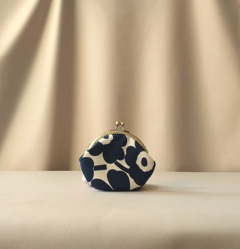 奶茶與墨藍- 限量 Marimekko布料 餅乾口金包 / 小物耳機飾品 收