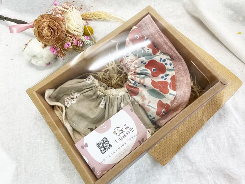 手作雙層荷葉圍兜 彌月禮盒含包裝