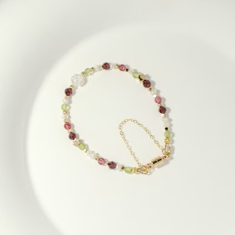 紅色玫瑰花 - 石榴石 粉碧璽 橄欖石 白蝶貝 天然石手鍊