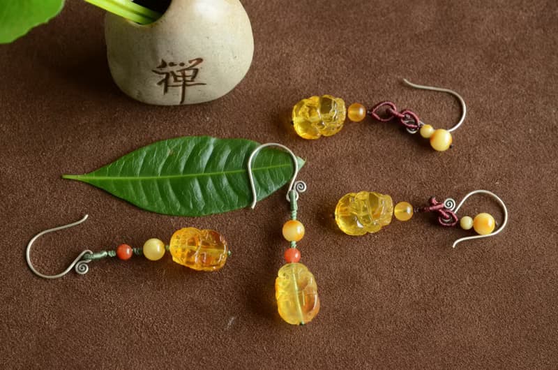 【天祿】天然琥珀貔貅古典韻致耳鉤招財轉運耳環