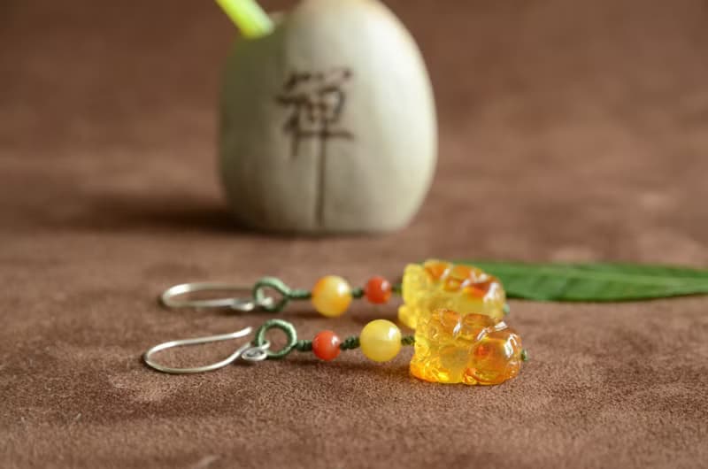 【天祿】天然琥珀貔貅古典韻致耳鉤招財轉運耳環