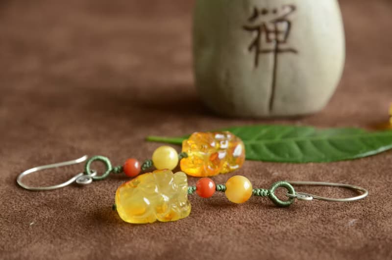 【天祿】天然琥珀貔貅古典韻致耳鉤招財轉運耳環