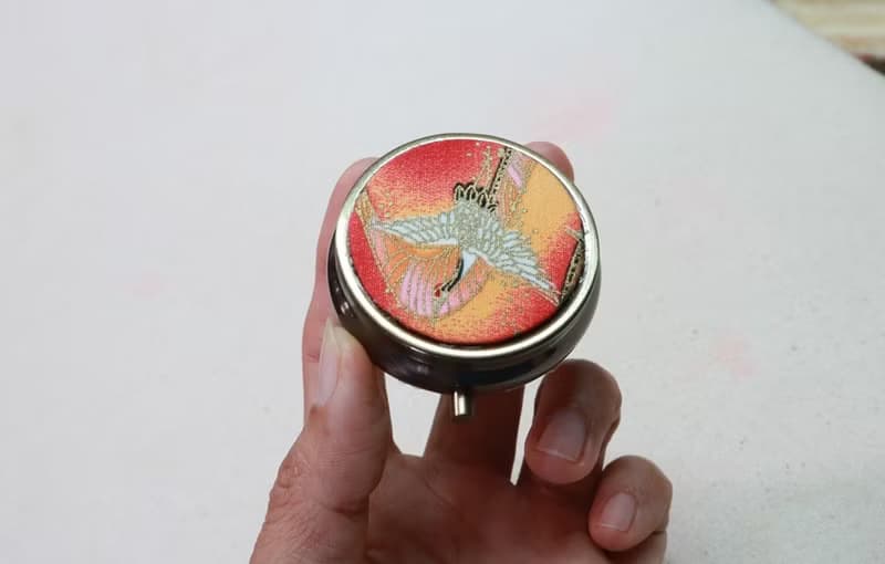 古銅款 圓形 分格藥盒 迷你 隨身攜帶 小物 收納盒 藥盒 仙鶴