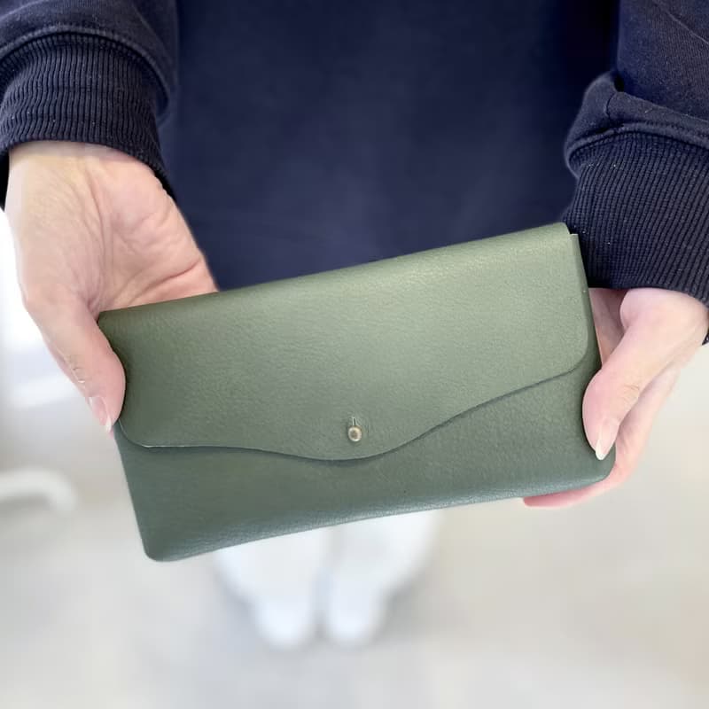 牛シュリンクレザーと牛床ベロアのシンプル長財布【フォレストグリーン】