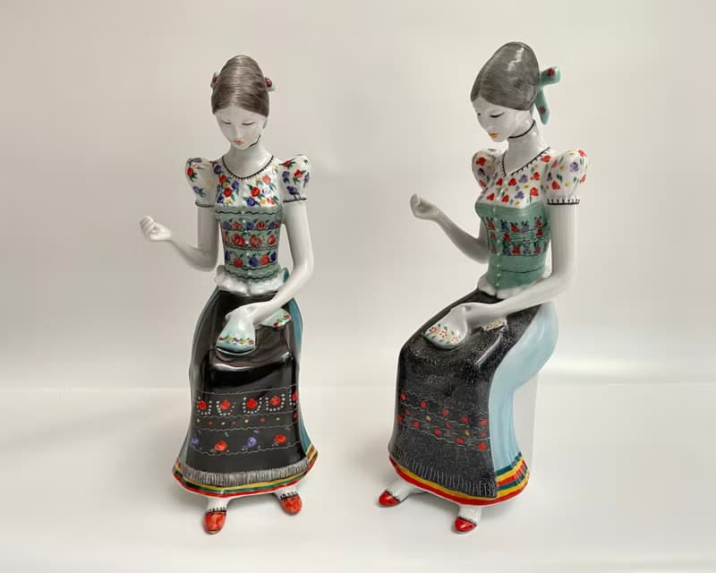 匈牙利 20 世紀 70 年代復古 Hollohaza 瓷器刺繡雕像 手繪