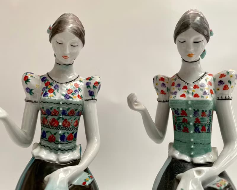 匈牙利 20 世紀 70 年代復古 Hollohaza 瓷器刺繡雕像 手繪