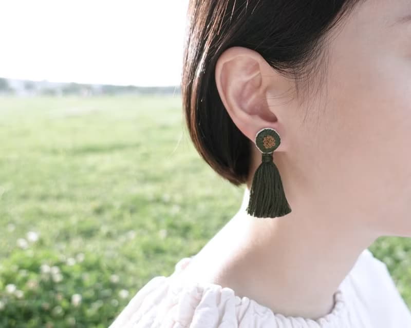 糰子花流蘇 墨綠・手工刺繡耳環