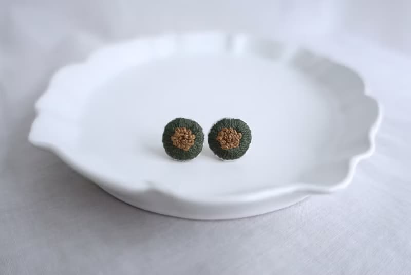 糰子花流蘇 墨綠・手工刺繡耳環