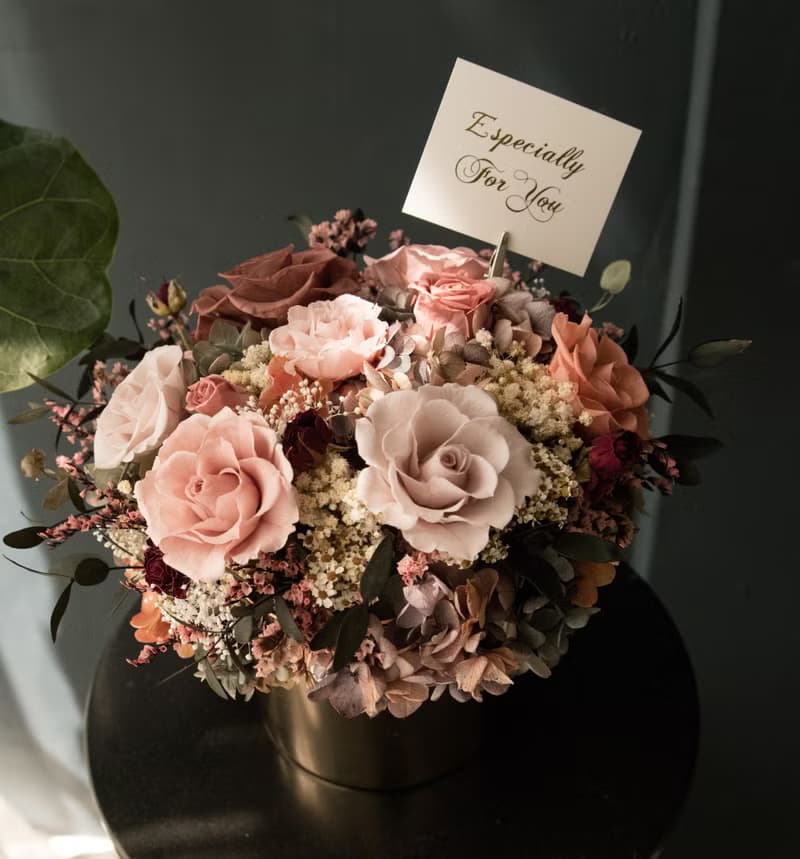 畢業花禮落日楓光秋天紅橘大地色系永生花玫瑰花銅金花盆