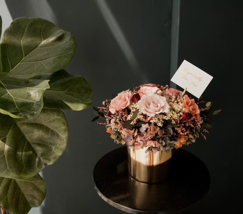 畢業花禮落日楓光秋天紅橘大地色系永生花玫瑰花銅金花盆