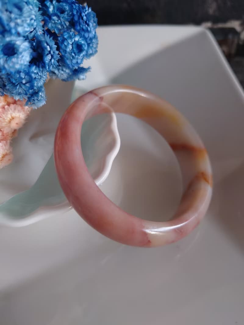 Miss feng天然咖啡橘红戈壁玉手鐲色澤獨特稀少。特