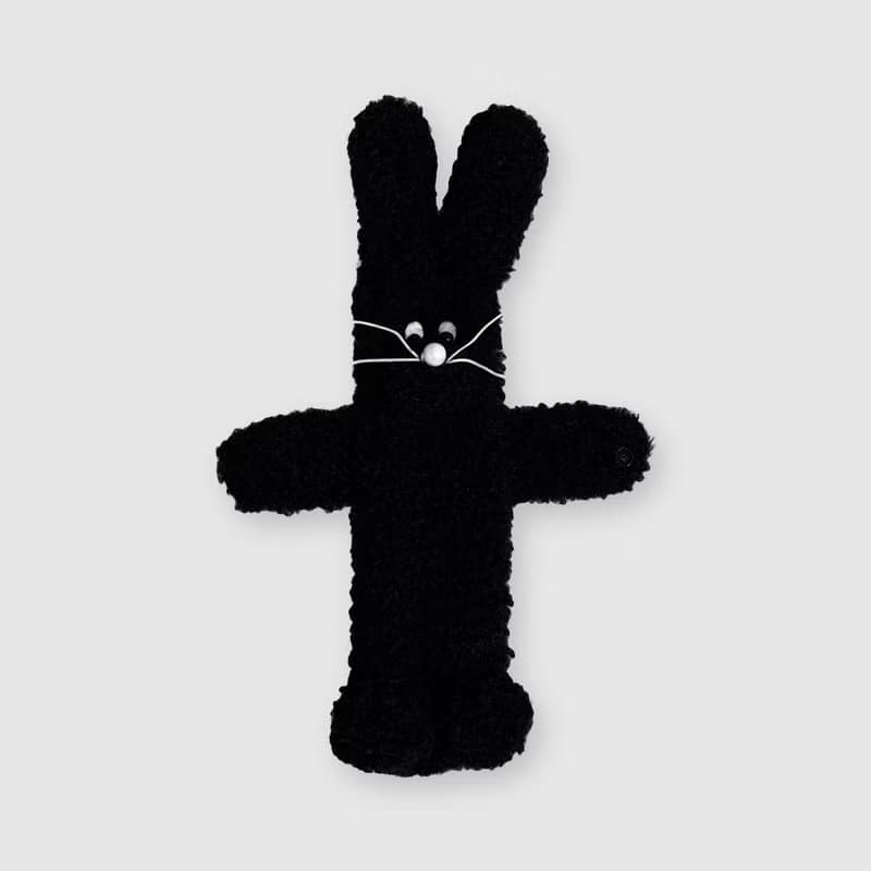 Hug Me pouch - black bunny