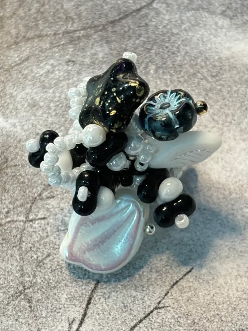 夜航星 串珠花朵耳釘 手作花叢耳飾 黑白花朵耳環