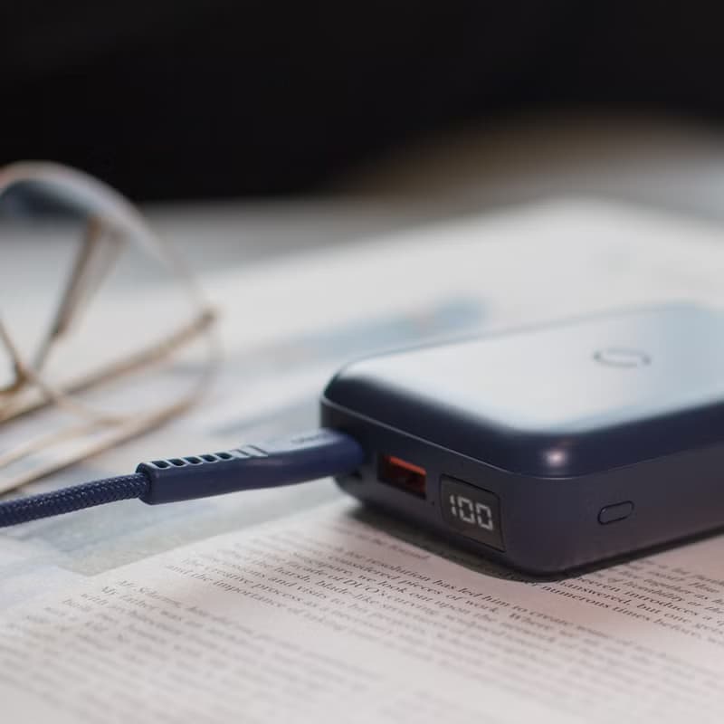 HydeAir 無線快充帶支架螢幕行動電源10000mAH-黑色