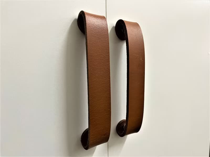 牛皮取手 //  衣櫃 //  櫃體 // 皮革把手 // 系統櫃 // 可訂製