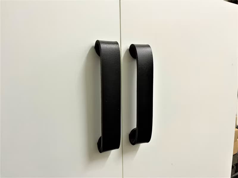 牛皮取手 //  衣櫃 //  櫃體 // 皮革把手 // 系統櫃 // 可訂製