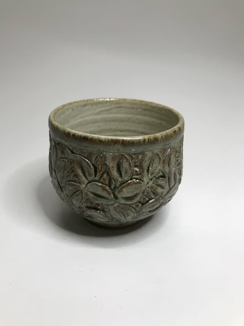 曾永鴻  灰釉刻花杯