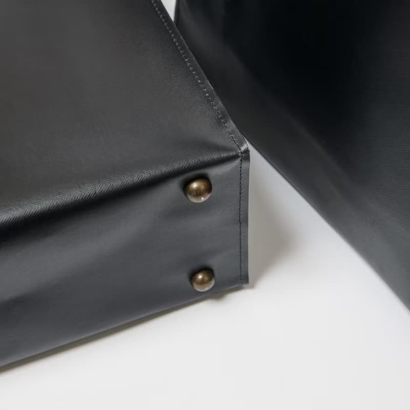 【shopper bag 横 black】トートバッグ/紙袋/ラミネートキャンバス/持ち手レザー/シンプル/底鋲/自立/A4