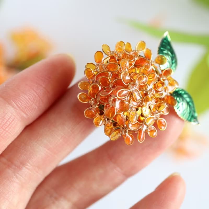 秋風に香る　金木犀のブローチ