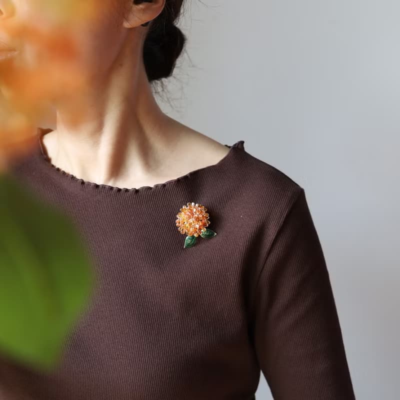 秋風に香る　金木犀のブローチ