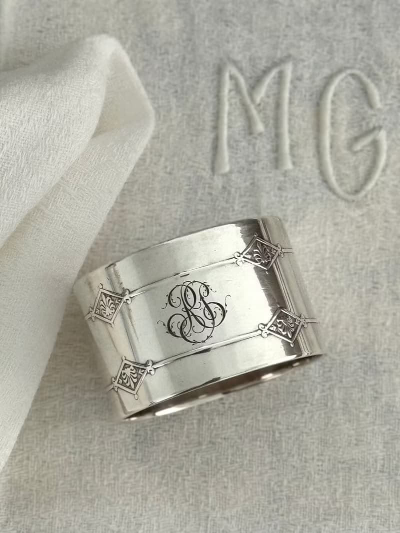 40656-珍藏法國古董貴族訂製CHRISTOFLE鍍銀餐巾環附原盒