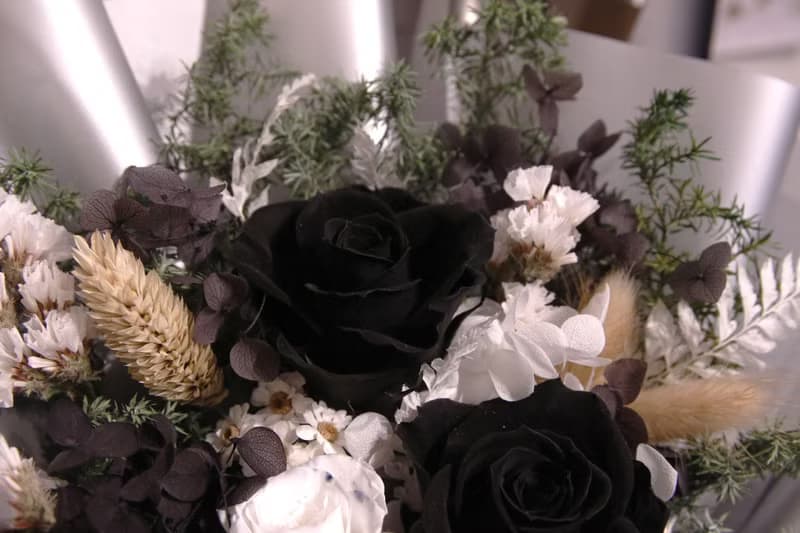 【中型永生玫瑰花束】— 質感黑花束