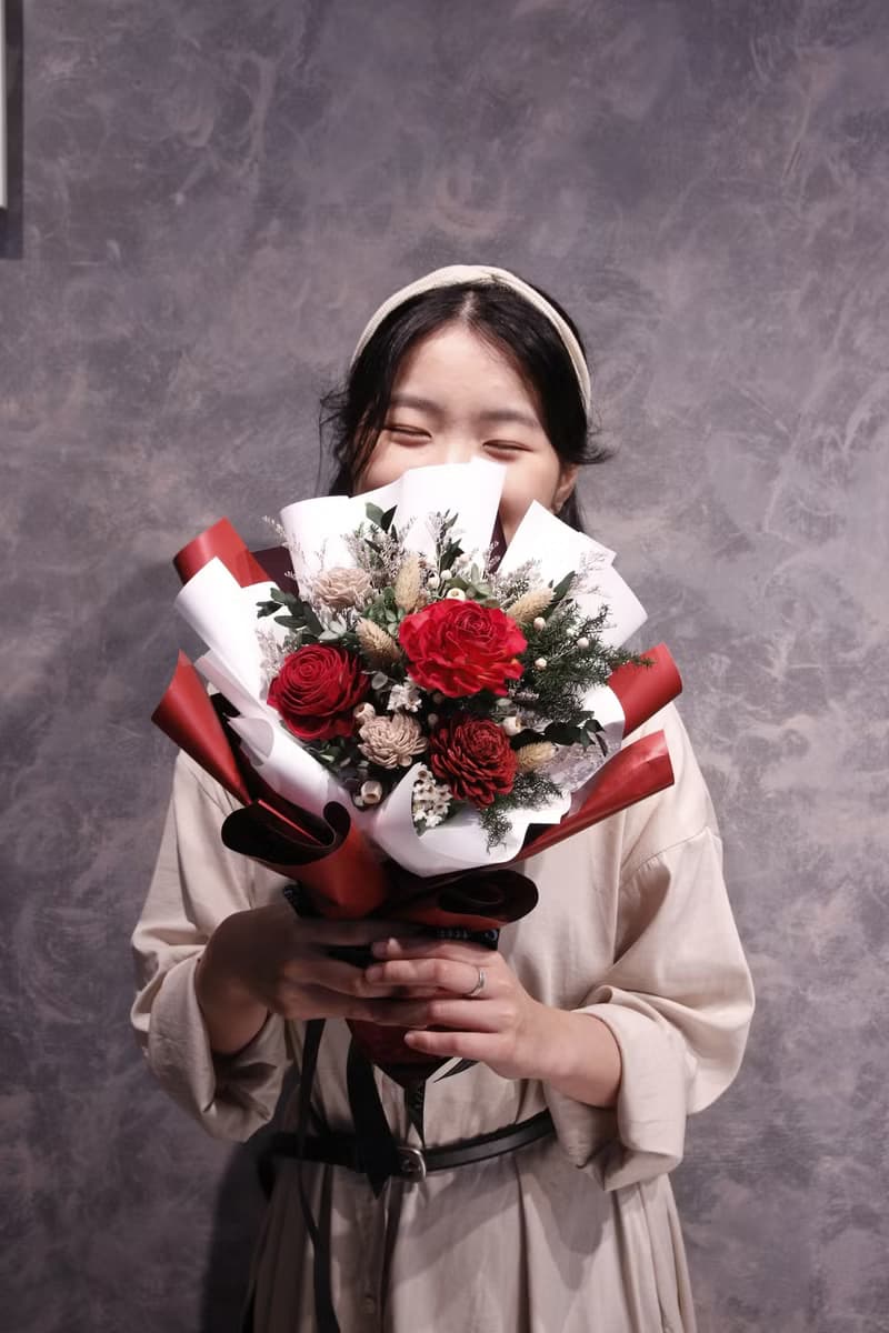 【中型永生玫瑰花束】— 質感黑花束