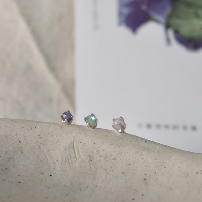 ll 三色耳針 - 花季系 ll 3mm 紫鋰輝 坦桑石 祖母綠 耳環耳針