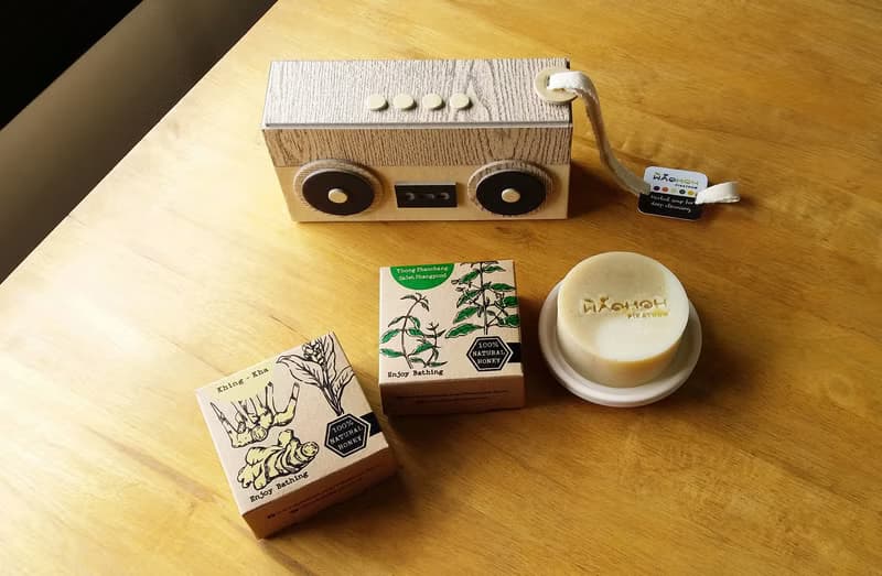 手工肥皂 2 入裝禮物盒 手提收音機造型 1 - 奶油色/木質紋