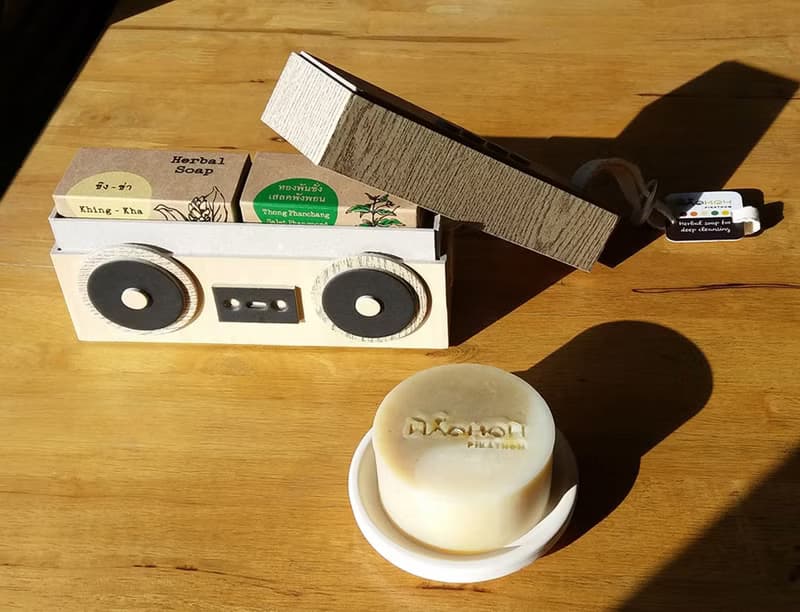 手工肥皂 2 入裝禮物盒 手提收音機造型 1 - 奶油色/木質紋