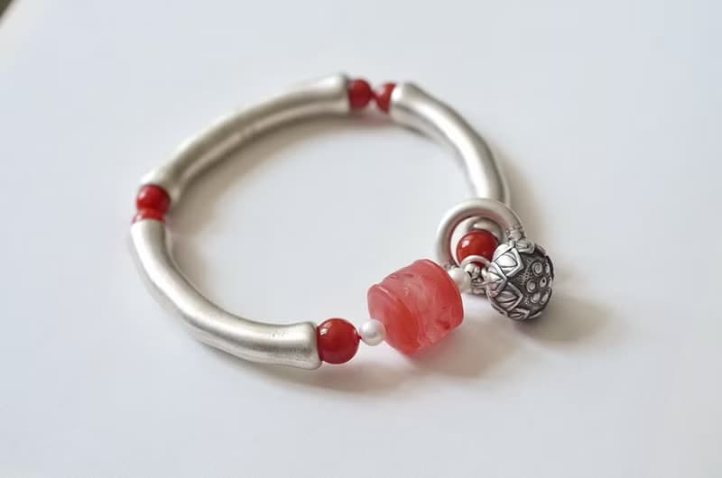 手工純銀簡約圓骨半鐲 南紅六字箴言桶珠設計單圈手串手鍊