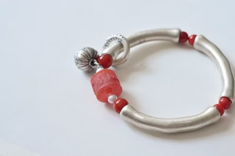 手工純銀簡約圓骨半鐲 南紅六字箴言桶珠設計單圈手串手鍊