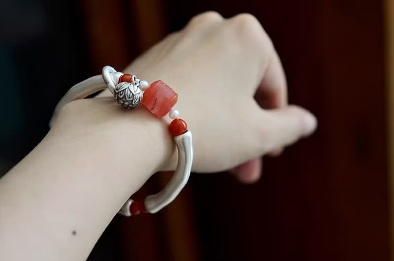 手工純銀簡約圓骨半鐲 南紅六字箴言桶珠設計單圈手串手鍊