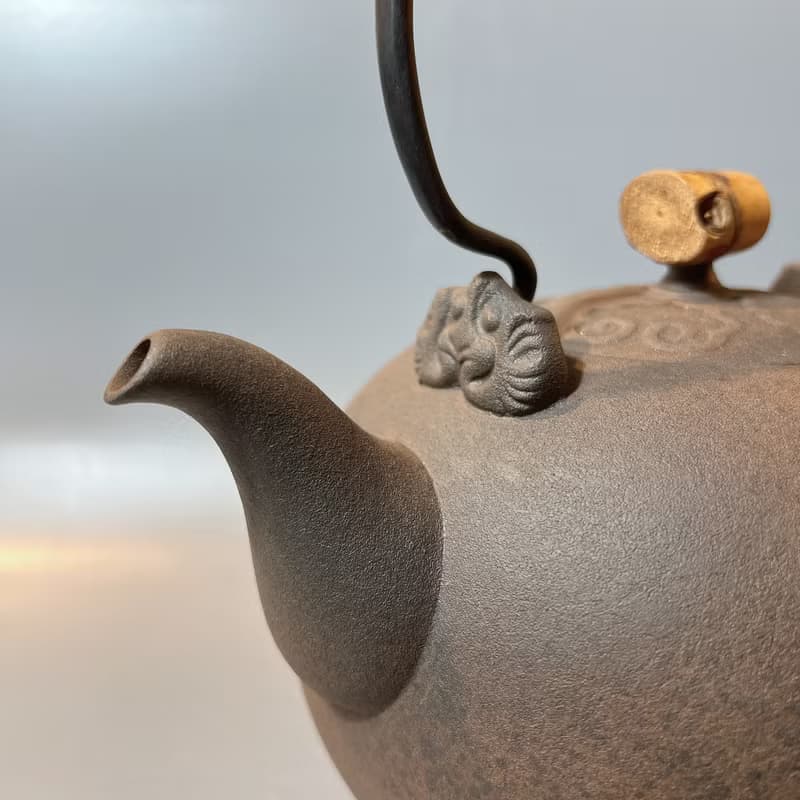 雕花銅把鐵鏽釉面燒水壺 / 煮水壺 / 小平凡手作