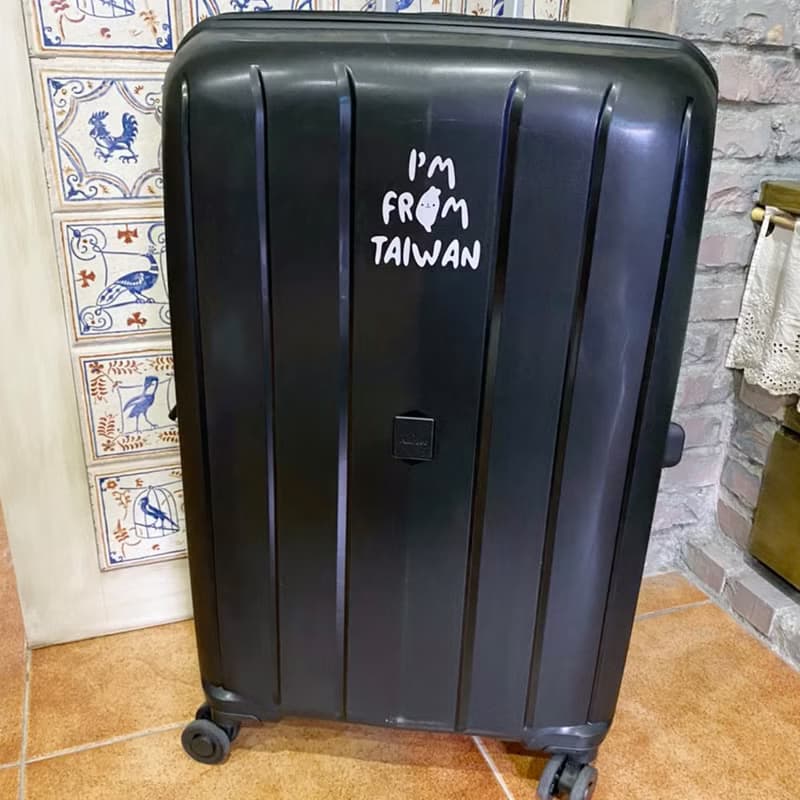 I am from Taiwan我是台灣人 紅色銀色金色反光貼紙 車貼行李箱貼