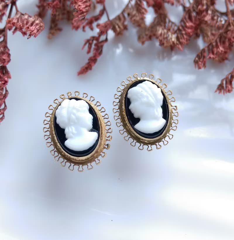 Vintage Jewelry 西洋古董飾品 CAMEO 12K包金 優雅 栓式耳環