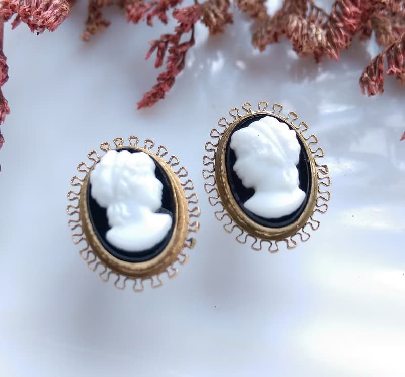Vintage Jewelry 西洋古董飾品 CAMEO 12K包金 優雅 栓式耳環