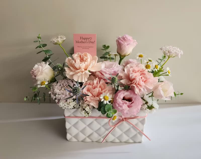鮮花 自取。Love媽咪。母親節。陽台上的小花園(杏粉) 。康乃馨盆
