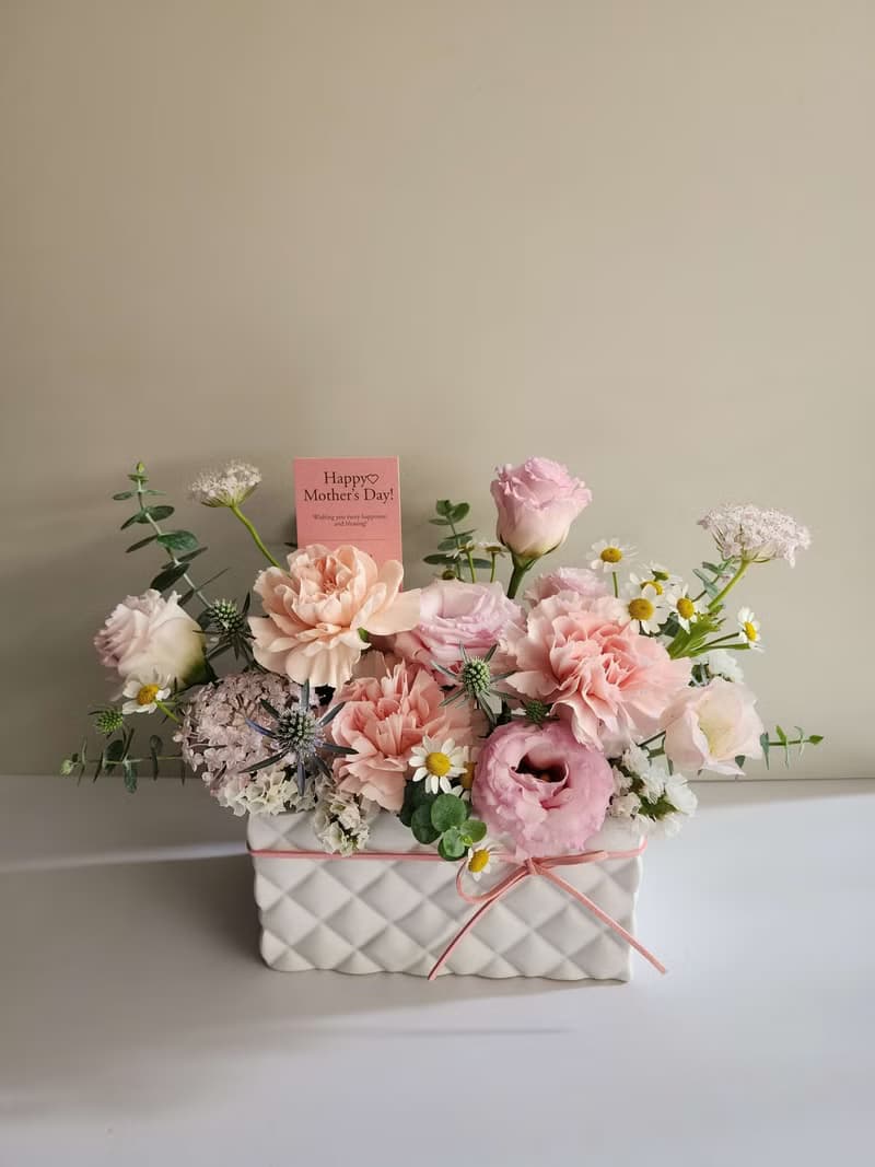 鮮花 自取。Love媽咪。母親節。陽台上的小花園(杏粉) 。康乃馨盆
