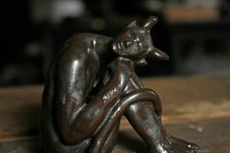 悲傷凝望的惡魔 (陶瓷 手工 雕塑 擺件)