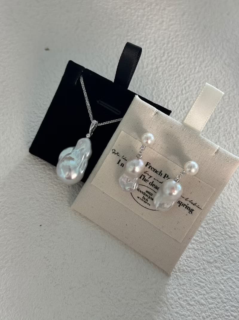 A Baroque natural pearl necklace 一颗巴洛克珍珠项链
